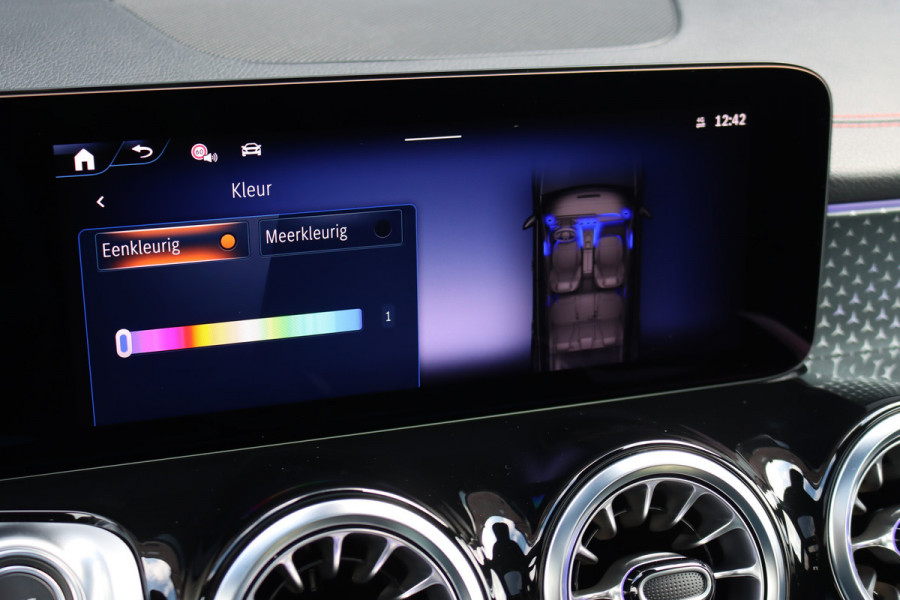 Mercedes-Benz EQB 350 4MATIC AMG Line 71 kWh | Facelift | Distronic | Burmester  | Memory | HUD | Trekhaak | Panoramadak | Verwarmd Stuurwiel | Keyless Go | Vario-achterbank |