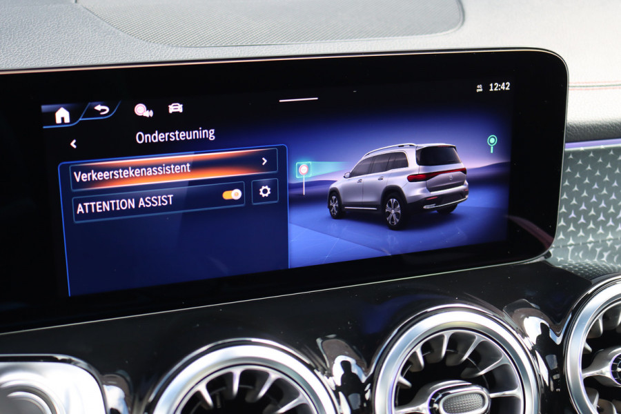 Mercedes-Benz EQB 350 4MATIC AMG Line 71 kWh | Facelift | Distronic | Burmester  | Memory | HUD | Trekhaak | Panoramadak | Verwarmd Stuurwiel | Keyless Go | Vario-achterbank |