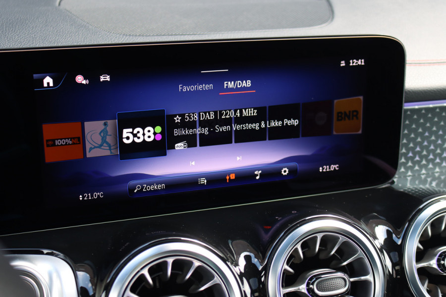 Mercedes-Benz EQB 350 4MATIC AMG Line 71 kWh | Facelift | Distronic | Burmester  | Memory | HUD | Trekhaak | Panoramadak | Verwarmd Stuurwiel | Keyless Go | Vario-achterbank |