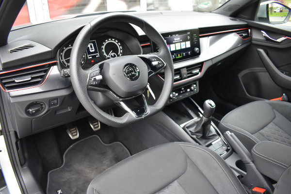 Škoda Kamiq 1.0 TSI Sport Business / Carplay / Sensoren achter / LED / Sportstoelen