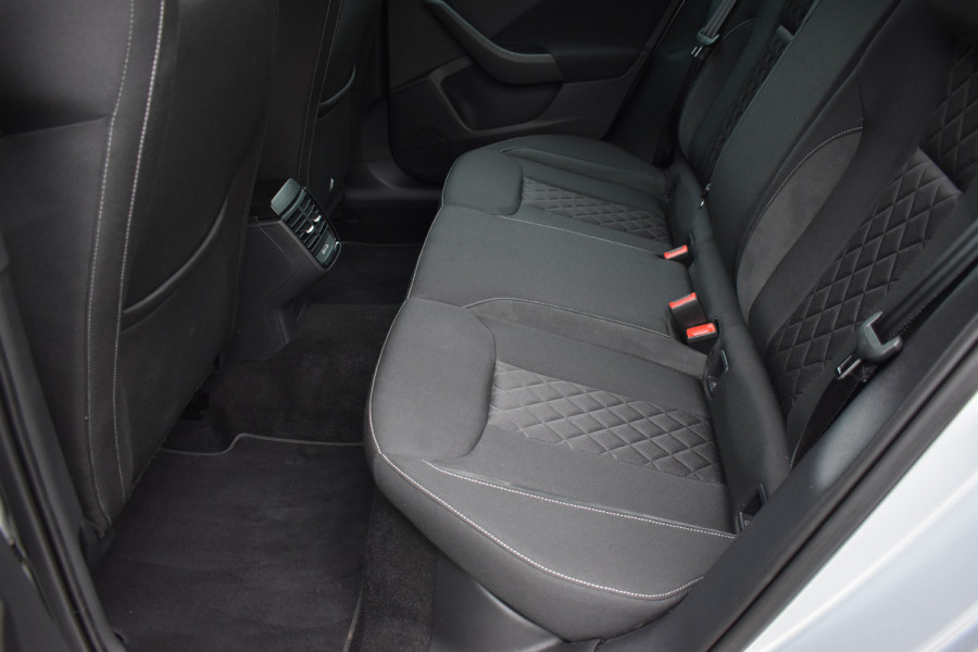 Škoda Kamiq 1.0 TSI Sport Business / Carplay / Sensoren achter / LED / Sportstoelen