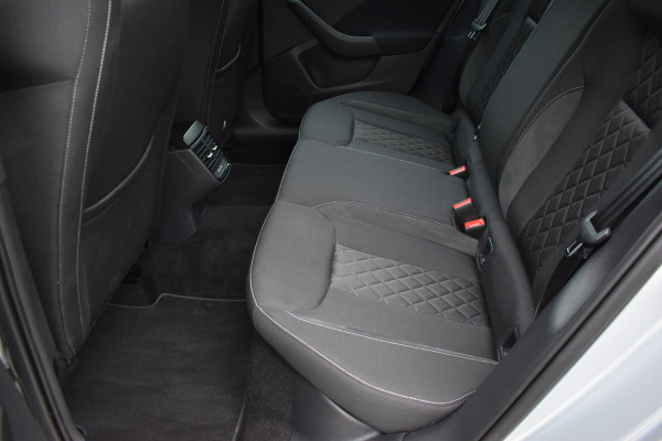 Škoda Kamiq 1.0 TSI Sport Business / Carplay / Sensoren achter / LED / Sportstoelen