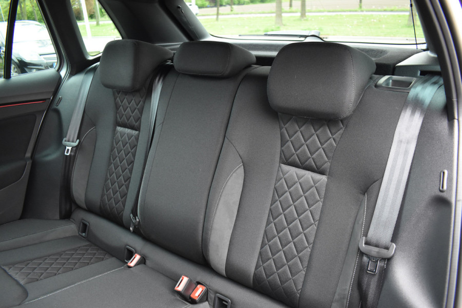 Škoda Kamiq 1.0 TSI Sport Business / Carplay / Sensoren achter / LED / Sportstoelen