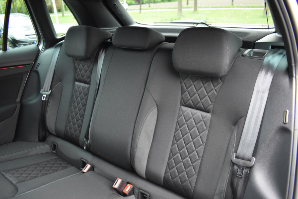 Škoda Kamiq 1.0 TSI Sport Business / Carplay / Sensoren achter / LED / Sportstoelen