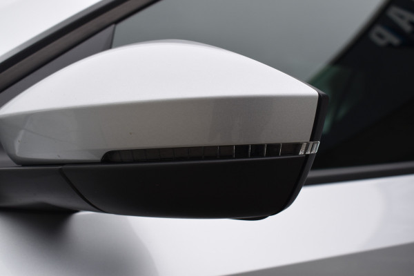 Škoda Kamiq 1.0 TSI Sport Business / Carplay / Sensoren achter / LED / Sportstoelen