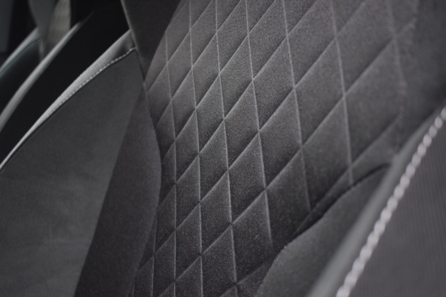 Škoda Kamiq 1.0 TSI Sport Business / Carplay / Sensoren achter / LED / Sportstoelen