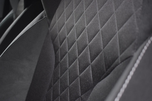 Škoda Kamiq 1.0 TSI Sport Business / Carplay / Sensoren achter / LED / Sportstoelen