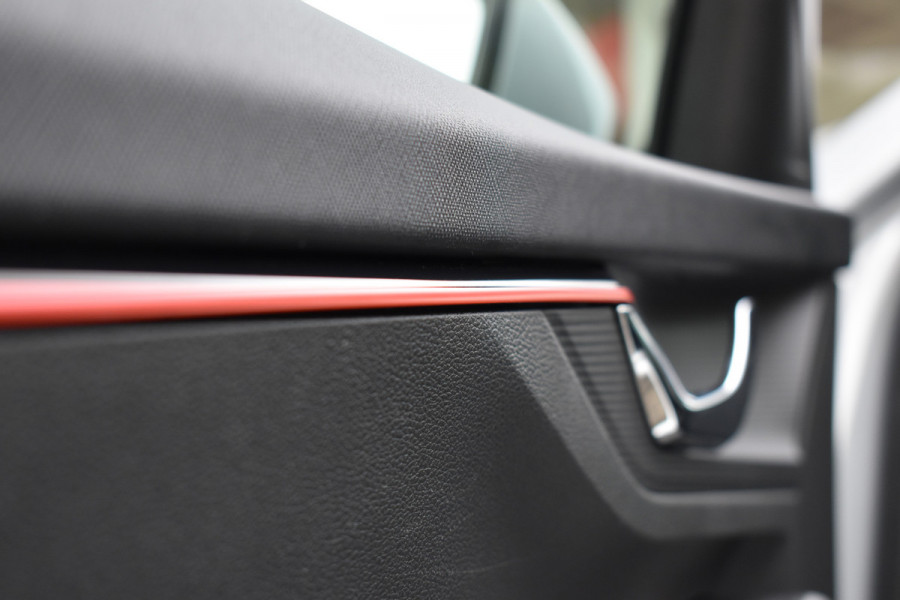 Škoda Kamiq 1.0 TSI Sport Business / Carplay / Sensoren achter / LED / Sportstoelen