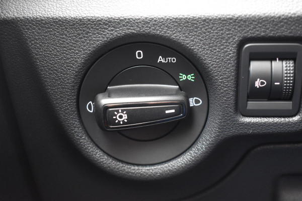 Škoda Kamiq 1.0 TSI Sport Business / Carplay / Sensoren achter / LED / Sportstoelen