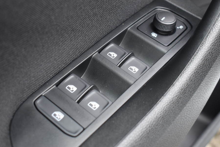 Škoda Kamiq 1.0 TSI Sport Business / Carplay / Sensoren achter / LED / Sportstoelen