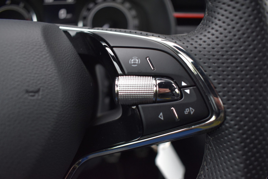 Škoda Kamiq 1.0 TSI Sport Business / Carplay / Sensoren achter / LED / Sportstoelen