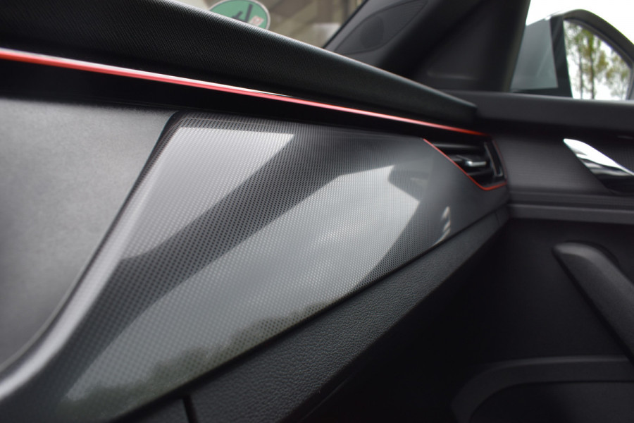 Škoda Kamiq 1.0 TSI Sport Business / Carplay / Sensoren achter / LED / Sportstoelen