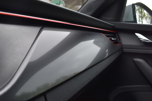 Škoda Kamiq 1.0 TSI Sport Business / Carplay / Sensoren achter / LED / Sportstoelen