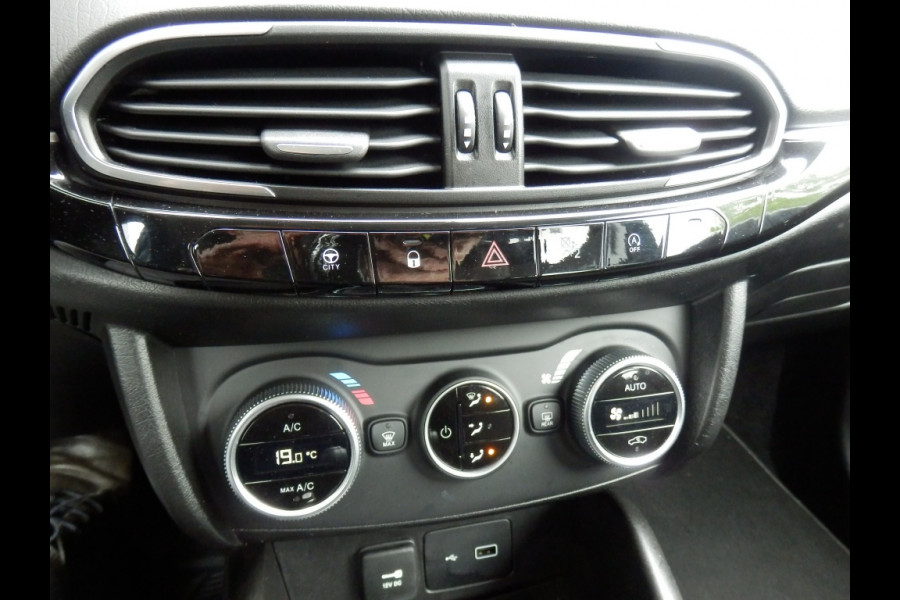 Fiat Tipo 100pk | Station | Life | Camera | Clima | Apple Carpl/ Andr. Aut