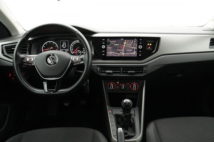 Volkswagen Polo 1.0 TSI Comfortline (NAVIGATIE CARPLAY, STUURBEDIENING, 1e EIGENAAR, GOED ONDERHOUDEN)