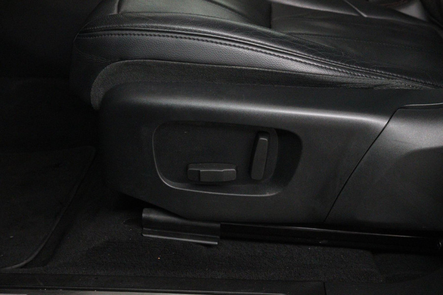 Land Rover Range Rover Evoque 2.0 P250 AWD S (PARKEERSENSOREN, STUUR/STOEL VERWARMING, CAMERA, NAVIGATIE, ELEKTR STOELEN)