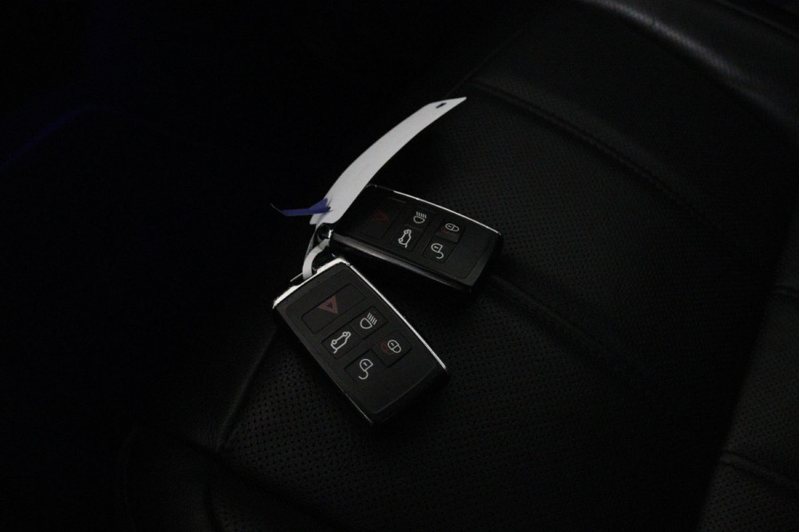 Land Rover Range Rover Evoque 2.0 P250 AWD S (PARKEERSENSOREN, STUUR/STOEL VERWARMING, CAMERA, NAVIGATIE, ELEKTR STOELEN)