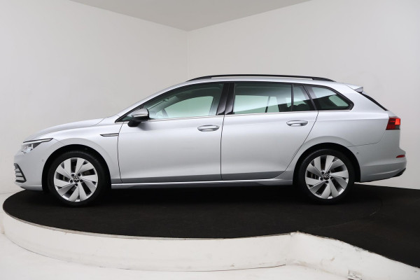 Volkswagen GOLF Variant 1.5 eTSI Style (ACHTERUITRIJCAMERA, PARKEERSENSOREN, NAVIGATIE, ELEKTR STOELEN, SFEERVERLICHTING)
