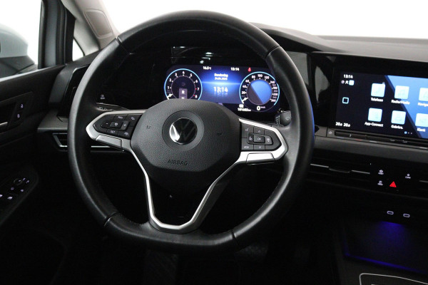 Volkswagen GOLF Variant 1.5 eTSI Style (ACHTERUITRIJCAMERA, PARKEERSENSOREN, NAVIGATIE, ELEKTR STOELEN, SFEERVERLICHTING)