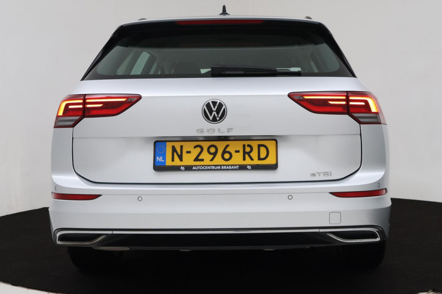 Volkswagen GOLF Variant 1.5 eTSI Style (ACHTERUITRIJCAMERA, PARKEERSENSOREN, NAVIGATIE, ELEKTR STOELEN, SFEERVERLICHTING)