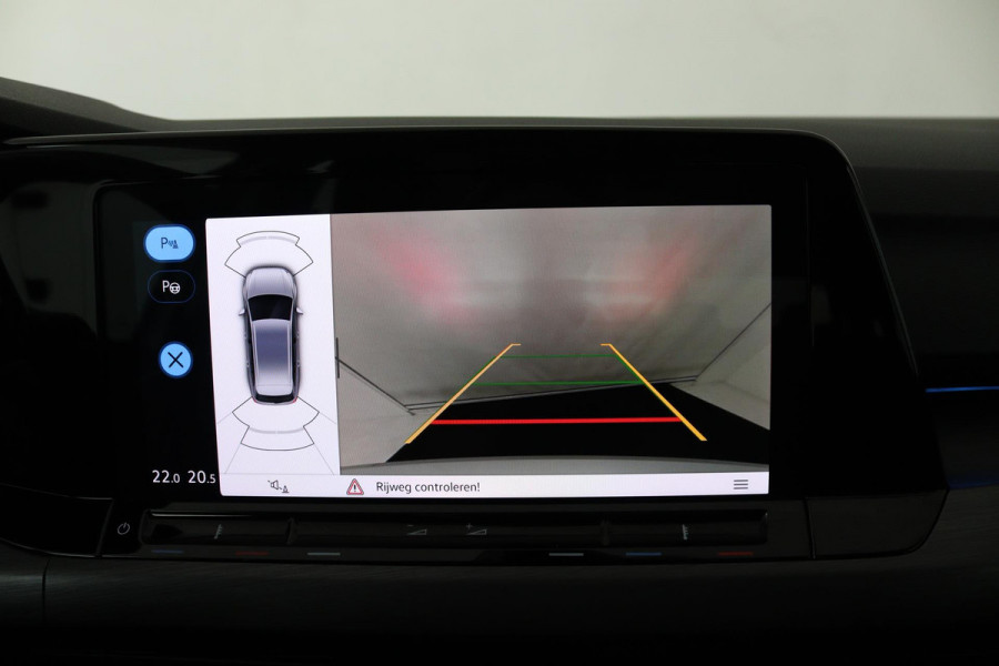 Volkswagen GOLF Variant 1.5 eTSI Style (ACHTERUITRIJCAMERA, PARKEERSENSOREN, NAVIGATIE, ELEKTR STOELEN, SFEERVERLICHTING)