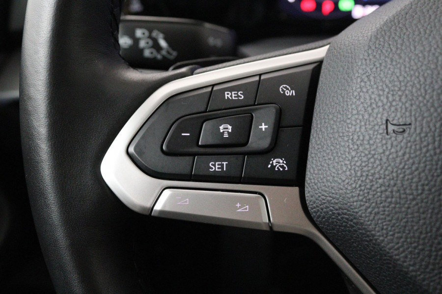 Volkswagen GOLF Variant 1.5 eTSI Style (ACHTERUITRIJCAMERA, PARKEERSENSOREN, NAVIGATIE, ELEKTR STOELEN, SFEERVERLICHTING)