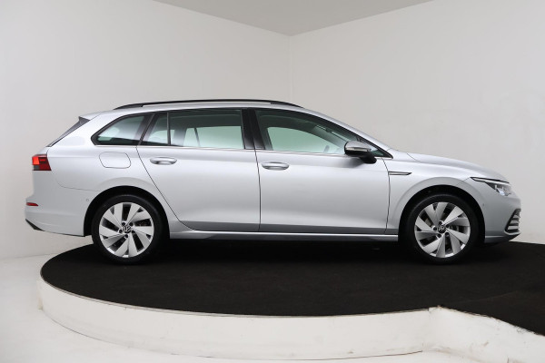 Volkswagen GOLF Variant 1.5 eTSI Style (ACHTERUITRIJCAMERA, PARKEERSENSOREN, NAVIGATIE, ELEKTR STOELEN, SFEERVERLICHTING)