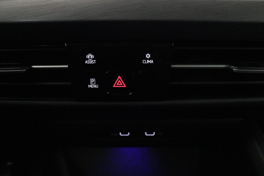 Volkswagen GOLF Variant 1.5 eTSI Style (ACHTERUITRIJCAMERA, PARKEERSENSOREN, NAVIGATIE, ELEKTR STOELEN, SFEERVERLICHTING)