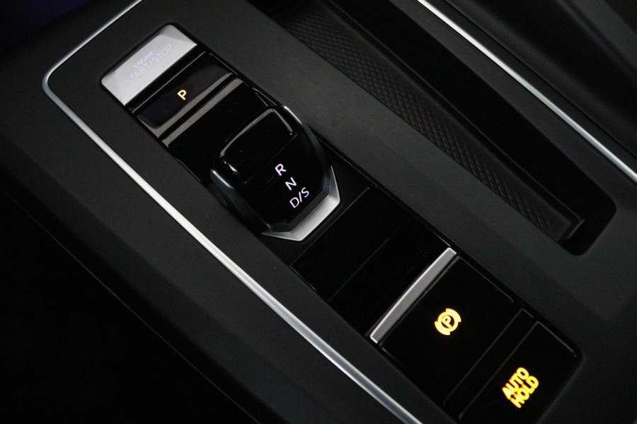 Volkswagen GOLF Variant 1.5 eTSI Style (ACHTERUITRIJCAMERA, PARKEERSENSOREN, NAVIGATIE, ELEKTR STOELEN, SFEERVERLICHTING)