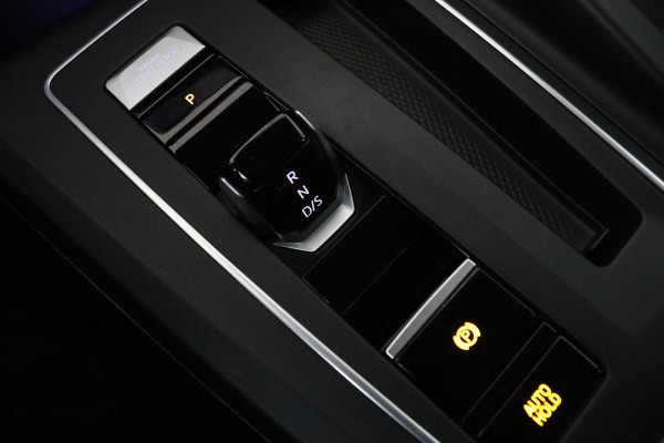 Volkswagen GOLF Variant 1.5 eTSI Style (ACHTERUITRIJCAMERA, PARKEERSENSOREN, NAVIGATIE, ELEKTR STOELEN, SFEERVERLICHTING)