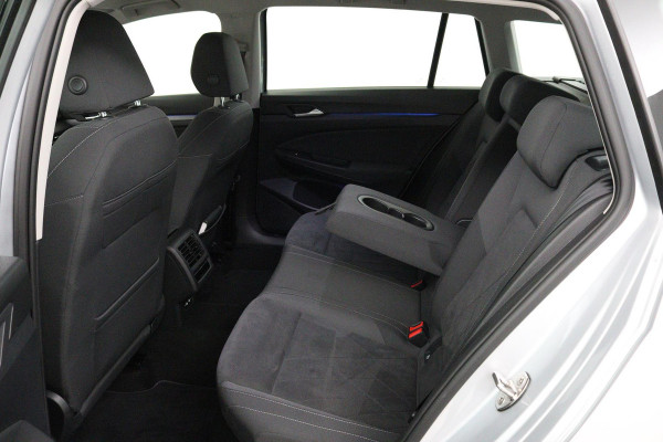 Volkswagen GOLF Variant 1.5 eTSI Style (ACHTERUITRIJCAMERA, PARKEERSENSOREN, NAVIGATIE, ELEKTR STOELEN, SFEERVERLICHTING)