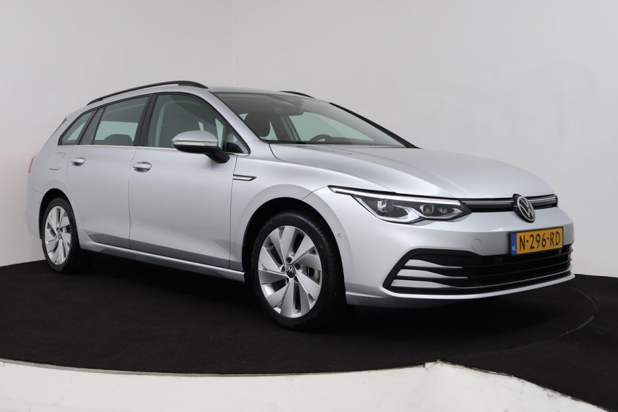 Volkswagen GOLF Variant 1.5 eTSI Style (ACHTERUITRIJCAMERA, PARKEERSENSOREN, NAVIGATIE, ELEKTR STOELEN, SFEERVERLICHTING)