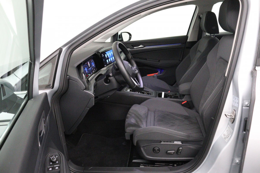 Volkswagen GOLF Variant 1.5 eTSI Style (ACHTERUITRIJCAMERA, PARKEERSENSOREN, NAVIGATIE, ELEKTR STOELEN, SFEERVERLICHTING)