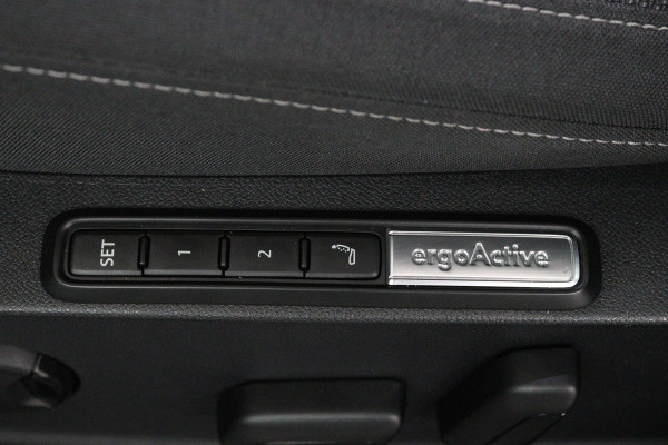 Volkswagen GOLF Variant 1.5 eTSI Style (ACHTERUITRIJCAMERA, PARKEERSENSOREN, NAVIGATIE, ELEKTR STOELEN, SFEERVERLICHTING)