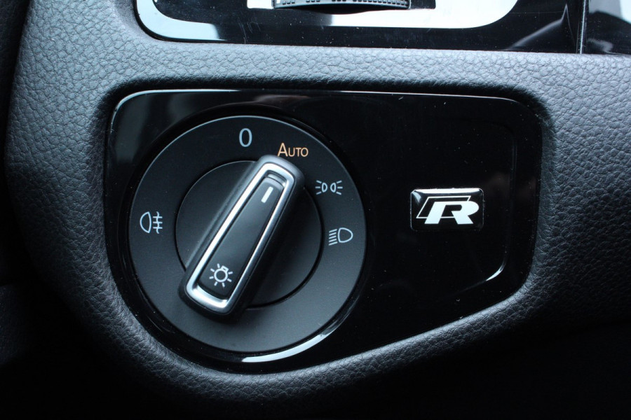 Volkswagen GOLF Variant 1.5 TSI R-Line 1eEIGNR! NAV BT STOELVW PDC '19