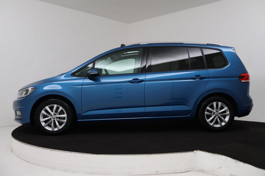 Volkswagen Touran 1.4 TSI Comfortline Business (PANORAMADAK, PARKEERSENSOREN, TREKHAAK, CAMERA, STOELVERWARMING, NAVIGATIE)