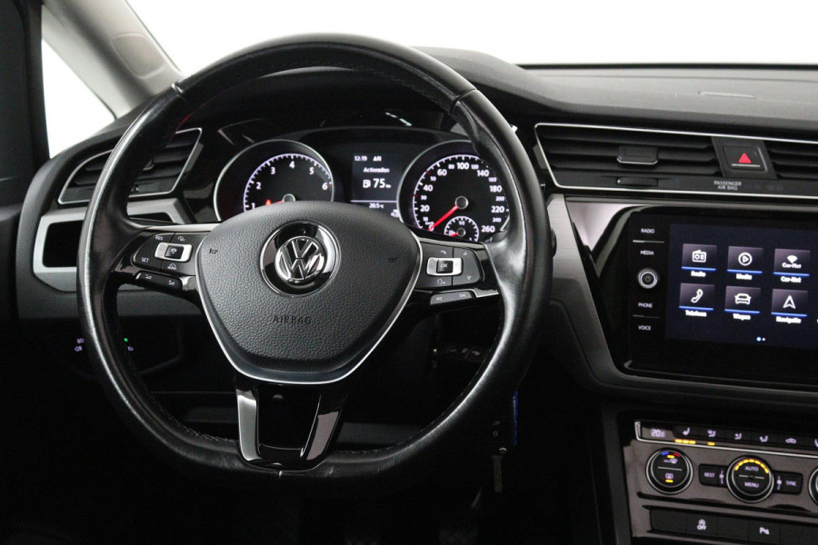 Volkswagen Touran 1.4 TSI Comfortline Business (PANORAMADAK, PARKEERSENSOREN, TREKHAAK, CAMERA, STOELVERWARMING, NAVIGATIE)