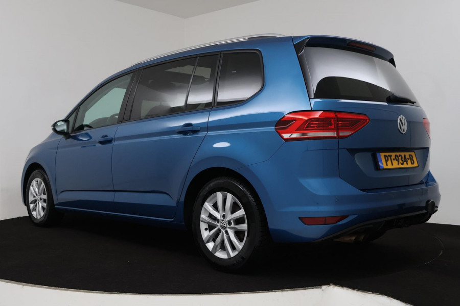 Volkswagen Touran 1.4 TSI Comfortline Business (PANORAMADAK, PARKEERSENSOREN, TREKHAAK, CAMERA, STOELVERWARMING, NAVIGATIE)