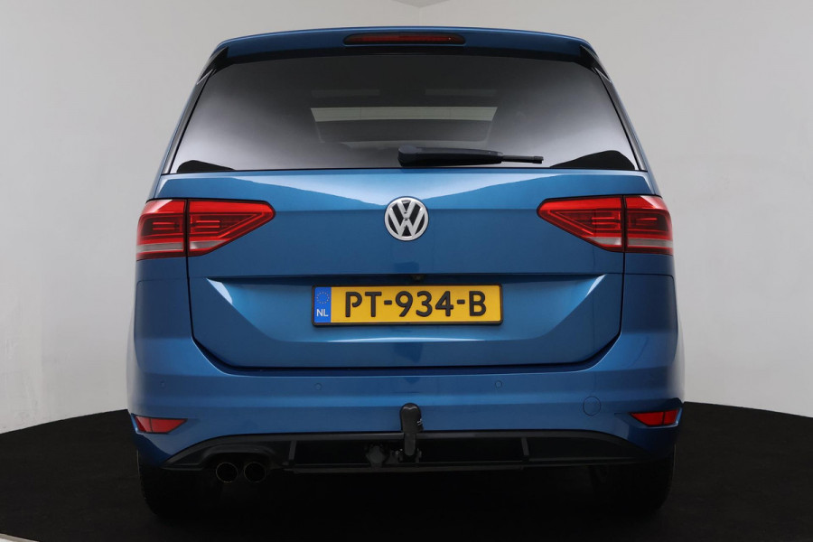 Volkswagen Touran 1.4 TSI Comfortline Business (PANORAMADAK, PARKEERSENSOREN, TREKHAAK, CAMERA, STOELVERWARMING, NAVIGATIE)