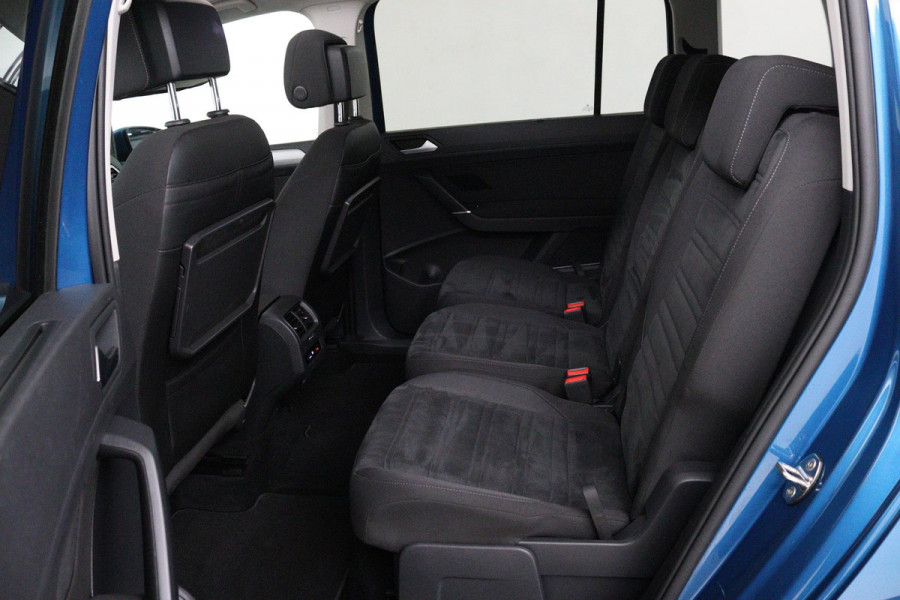 Volkswagen Touran 1.4 TSI Comfortline Business (PANORAMADAK, PARKEERSENSOREN, TREKHAAK, CAMERA, STOELVERWARMING, NAVIGATIE)