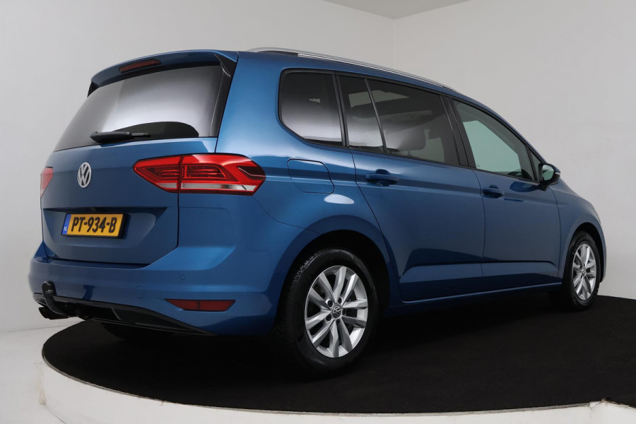 Volkswagen Touran 1.4 TSI Comfortline Business (PANORAMADAK, PARKEERSENSOREN, TREKHAAK, CAMERA, STOELVERWARMING, NAVIGATIE)