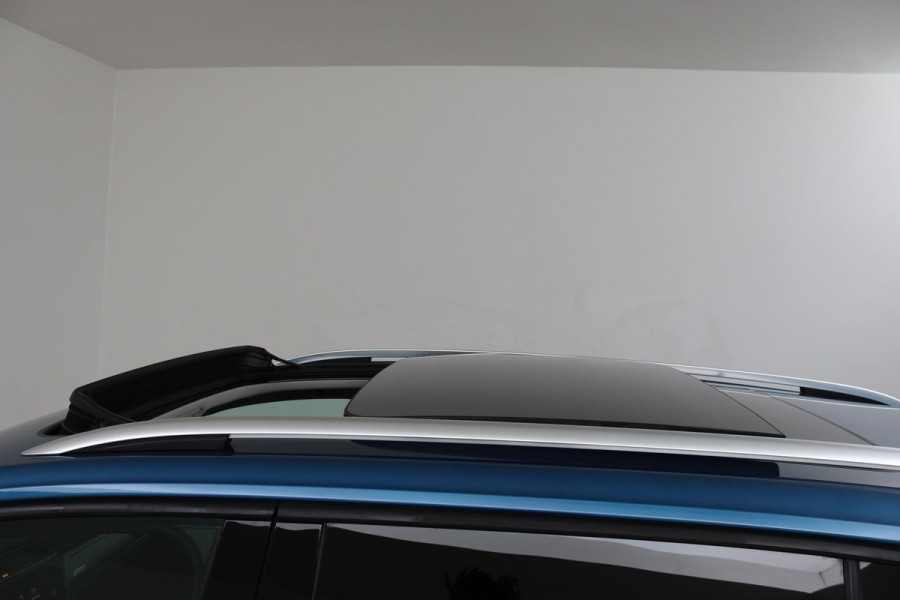 Volkswagen Touran 1.4 TSI Comfortline Business (PANORAMADAK, PARKEERSENSOREN, TREKHAAK, CAMERA, STOELVERWARMING, NAVIGATIE)