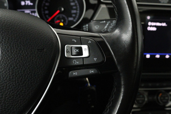 Volkswagen Touran 1.4 TSI Comfortline Business (PANORAMADAK, PARKEERSENSOREN, TREKHAAK, CAMERA, STOELVERWARMING, NAVIGATIE)