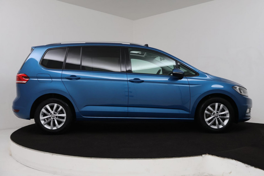 Volkswagen Touran 1.4 TSI Comfortline Business (PANORAMADAK, PARKEERSENSOREN, TREKHAAK, CAMERA, STOELVERWARMING, NAVIGATIE)