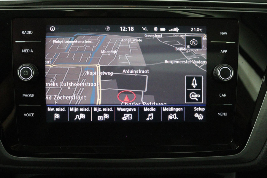 Volkswagen Touran 1.4 TSI Comfortline Business (PANORAMADAK, PARKEERSENSOREN, TREKHAAK, CAMERA, STOELVERWARMING, NAVIGATIE)