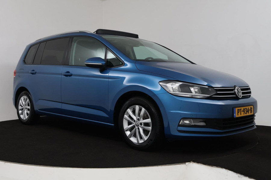 Volkswagen Touran 1.4 TSI Comfortline Business (PANORAMADAK, PARKEERSENSOREN, TREKHAAK, CAMERA, STOELVERWARMING, NAVIGATIE)