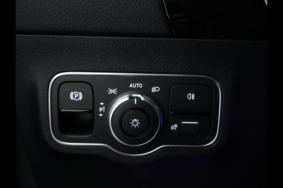 Mercedes-Benz EQA 250+ AMG Line LIMITED | Trekhaak | Parkeerpakket met achteruitrijcamera | KEYLESS-GO comfort pakket | EASY PACK achterklep | Sfeerverlichting | Dodehoekassistent | Premium pakket |