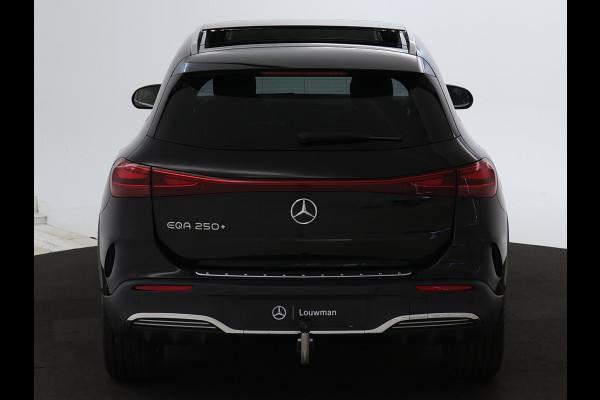 Mercedes-Benz EQA 250+ AMG Line LIMITED | Trekhaak | Parkeerpakket met achteruitrijcamera | KEYLESS-GO comfort pakket | EASY PACK achterklep | Sfeerverlichting | Dodehoekassistent | Premium pakket |
