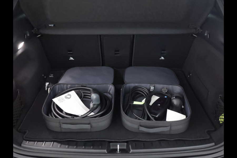 Mercedes-Benz EQA 250+ AMG Line LIMITED | Trekhaak | Parkeerpakket met achteruitrijcamera | KEYLESS-GO comfort pakket | EASY PACK achterklep | Sfeerverlichting | Dodehoekassistent | Premium pakket |