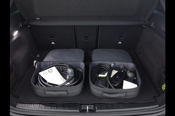 Mercedes-Benz EQA 250+ AMG Line LIMITED | Trekhaak | Parkeerpakket met achteruitrijcamera | KEYLESS-GO comfort pakket | EASY PACK achterklep | Sfeerverlichting | Dodehoekassistent | Premium pakket |